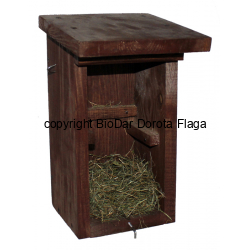 Hay for birdhouses and beehives for bumblebees - example of application